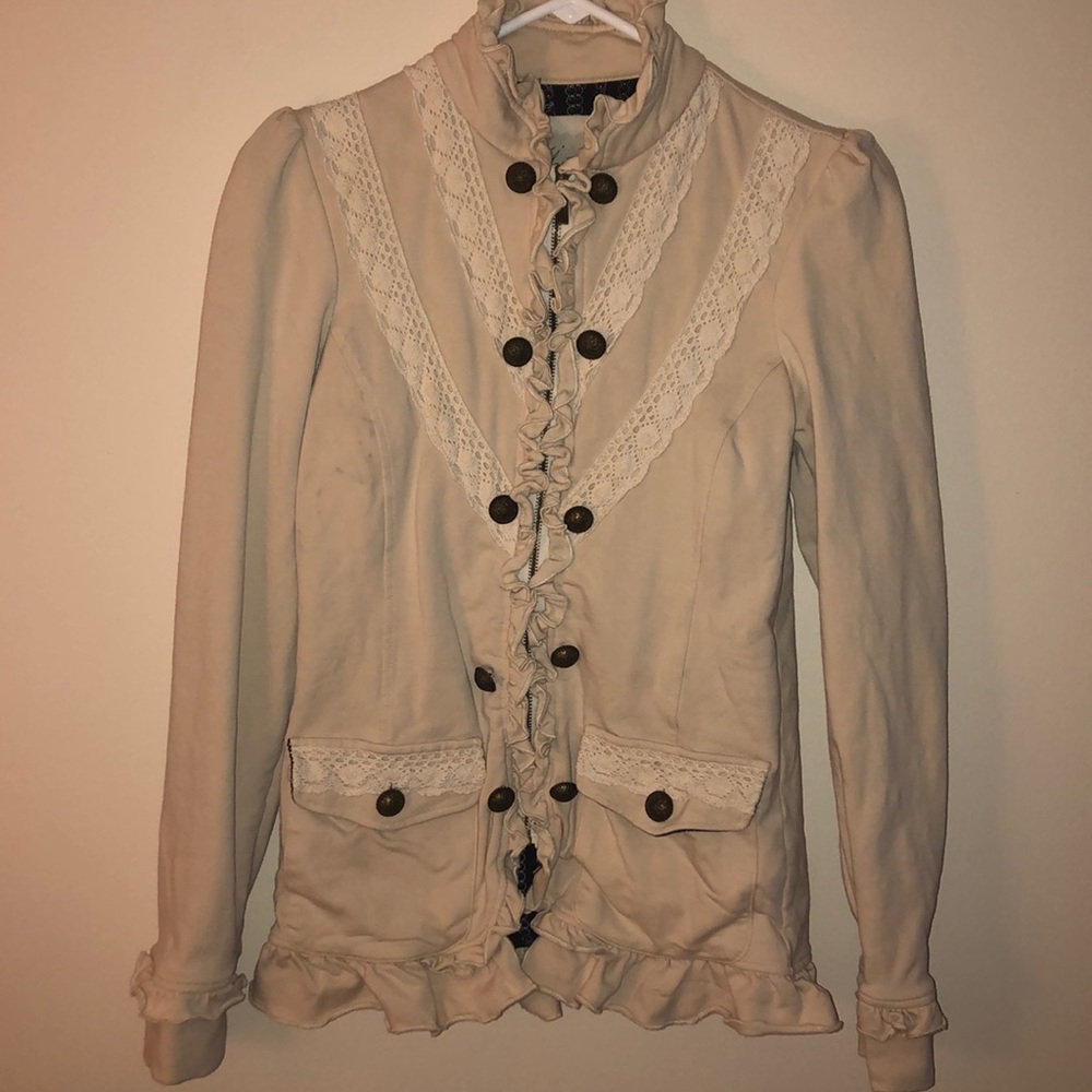 VINTAGE LOOKING RUFFLED JACKET W/ PUFFED SHOULDER